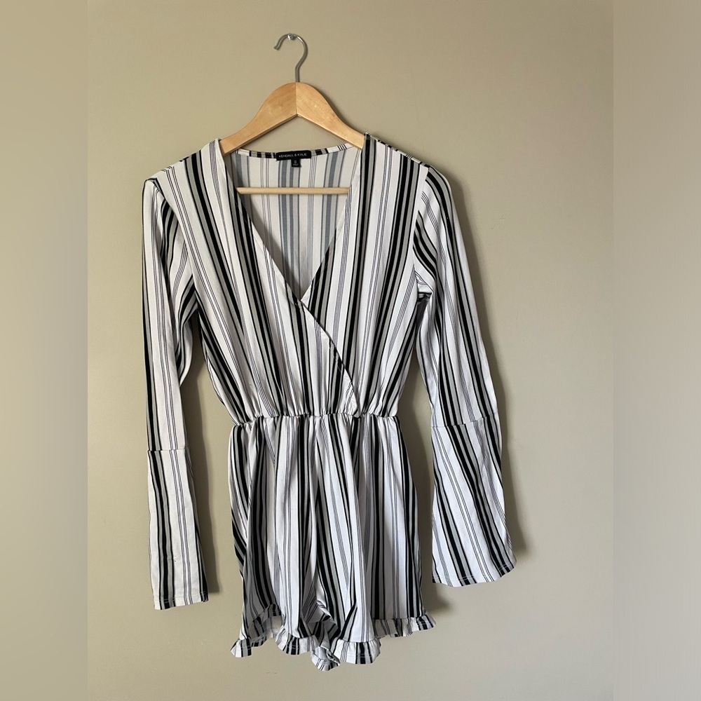 Kendall & Kylie Monochrome Striped V-Neck longsleeve flared arms romper NWOT S